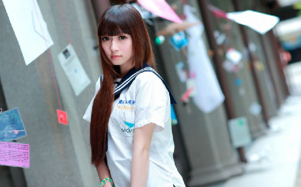 轻抚头发能增强女人性满足感
