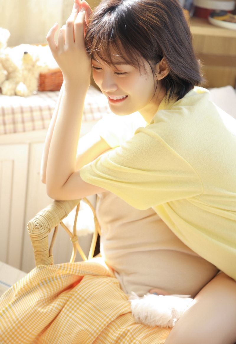 青春靓丽短发美腿少女清新脱俗诱人写真