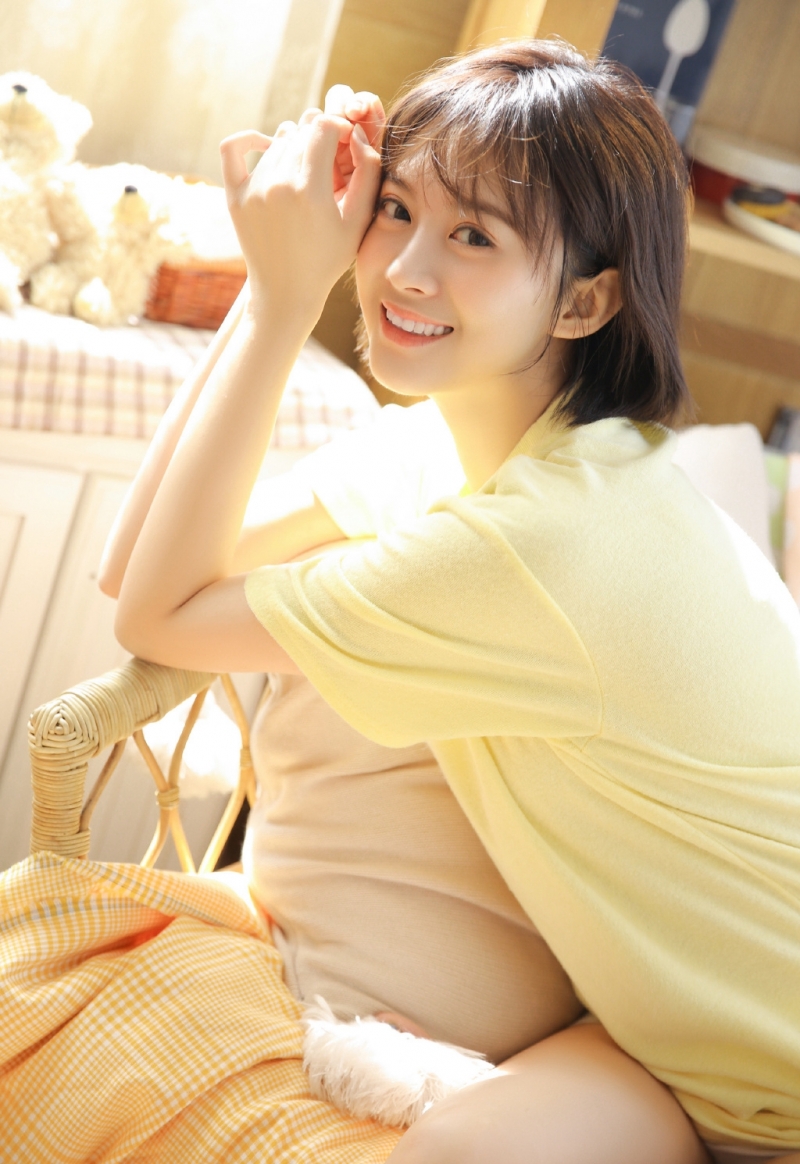 青春靓丽短发美腿少女清新脱俗诱人写真