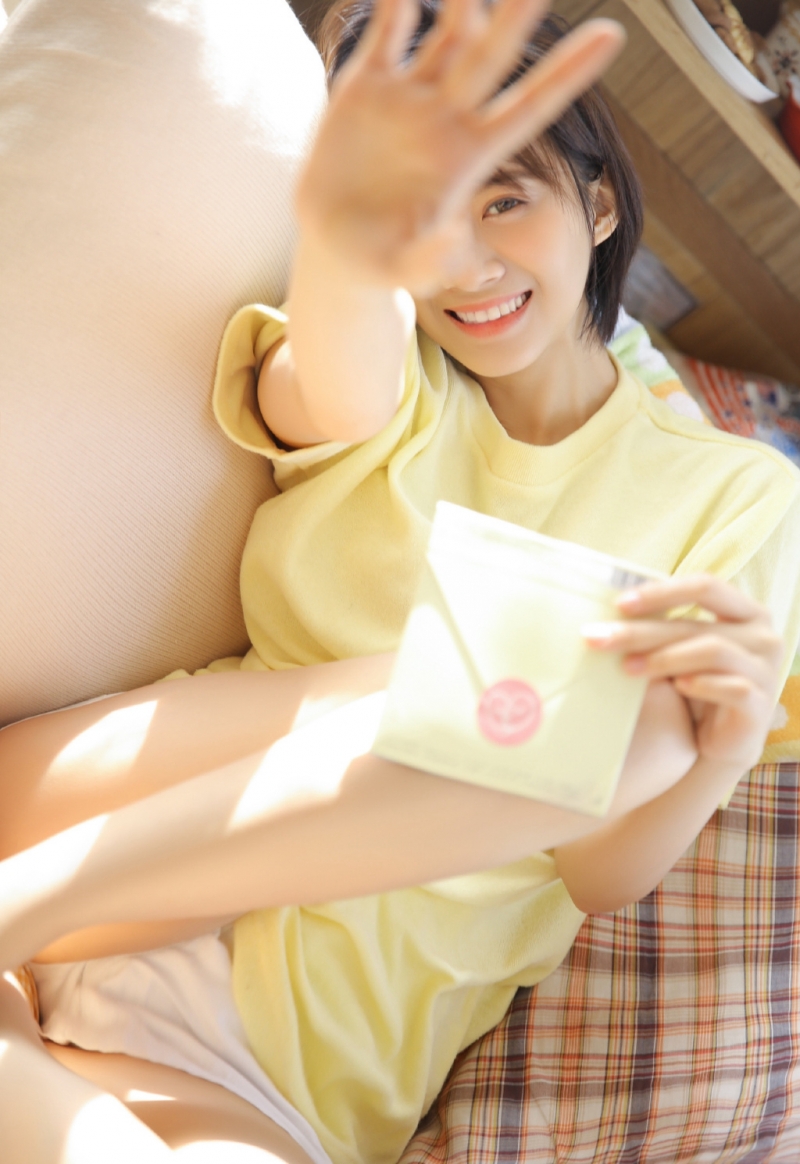 青春靓丽短发美腿少女清新脱俗诱人写真