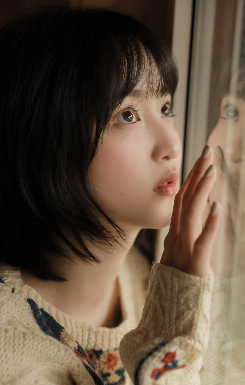 短发妹子漂亮脸蛋室内个人写真