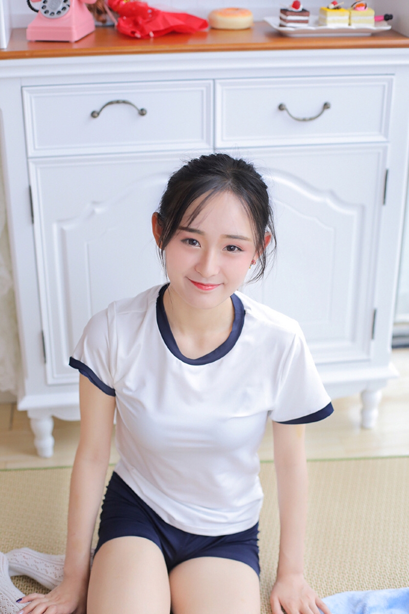 体操服美女学生妹青春靓丽图片
