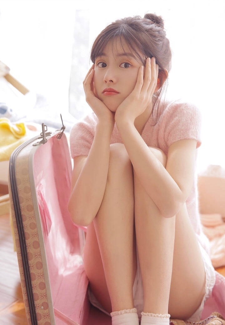 粉嫩小女生可爱丸子头精选图片