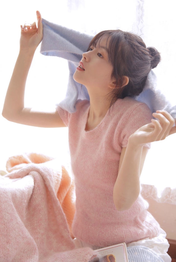 粉嫩小女生可爱丸子头精选图片