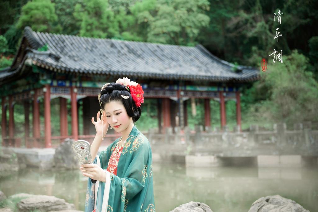 古代美人红妆素裹妩媚妖娆图片