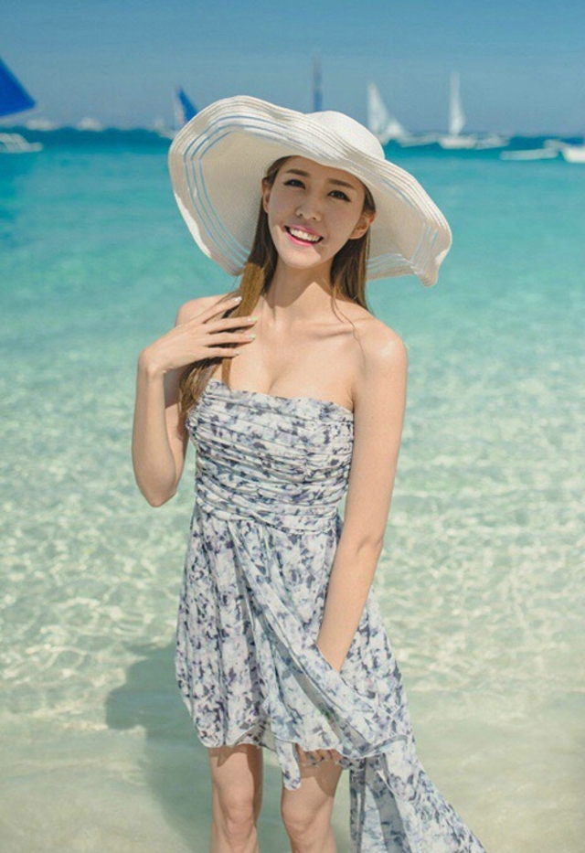 吊带小姐姐性感蜜桃臀人体之美