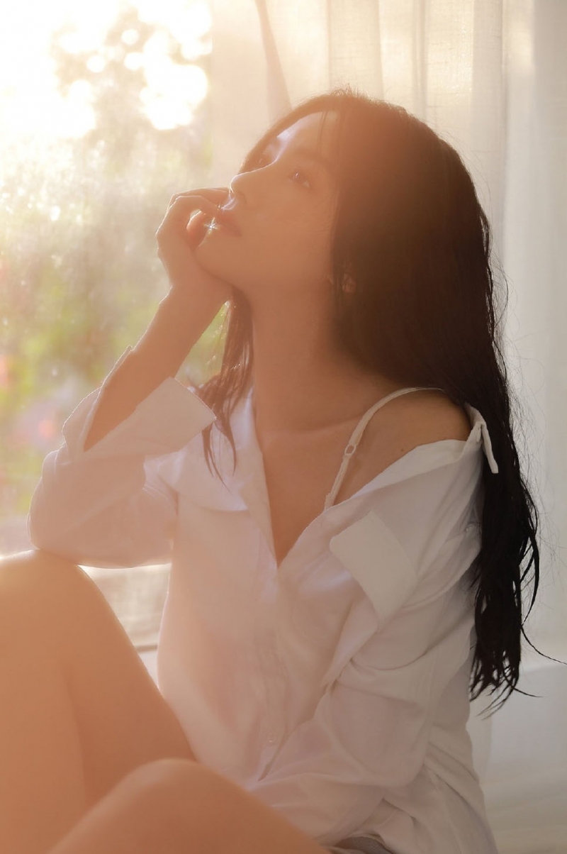 迷人美女小露香肩人体之美写真