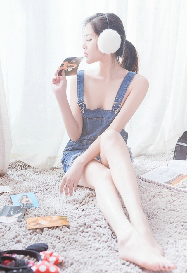 真空美女嫩模波涛胸涌人体之美