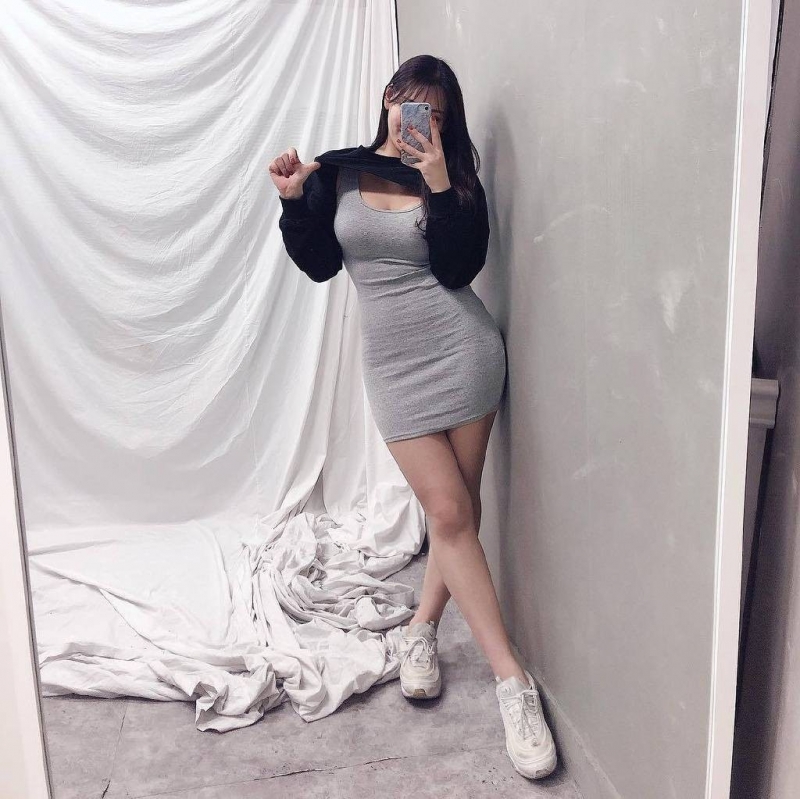 亚洲自拍美女傲人上围人体之美