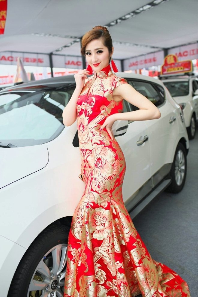 高跟鞋美女车模性感大长腿私拍
