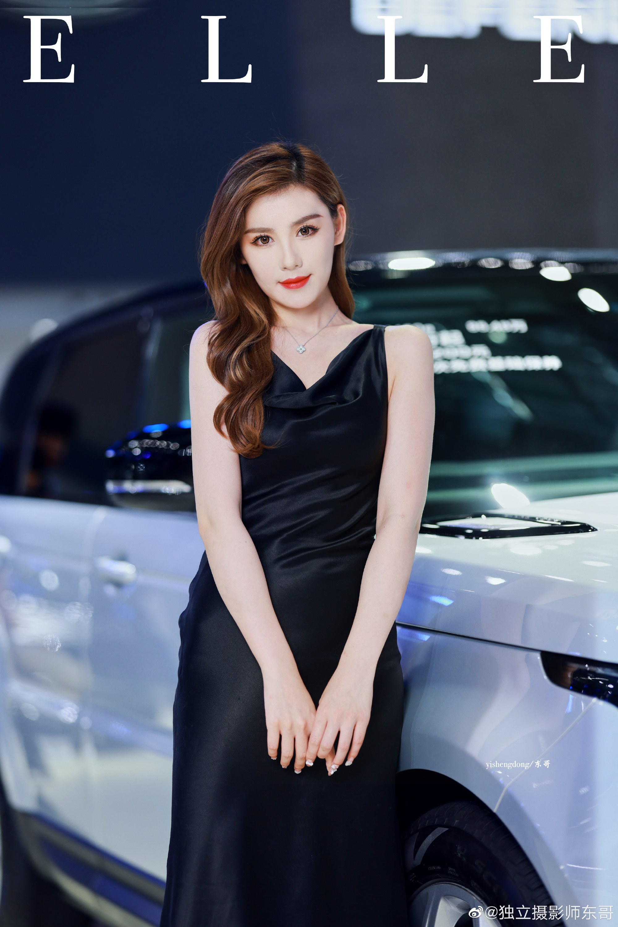 美女车模肤白貌美腰细腿长私拍