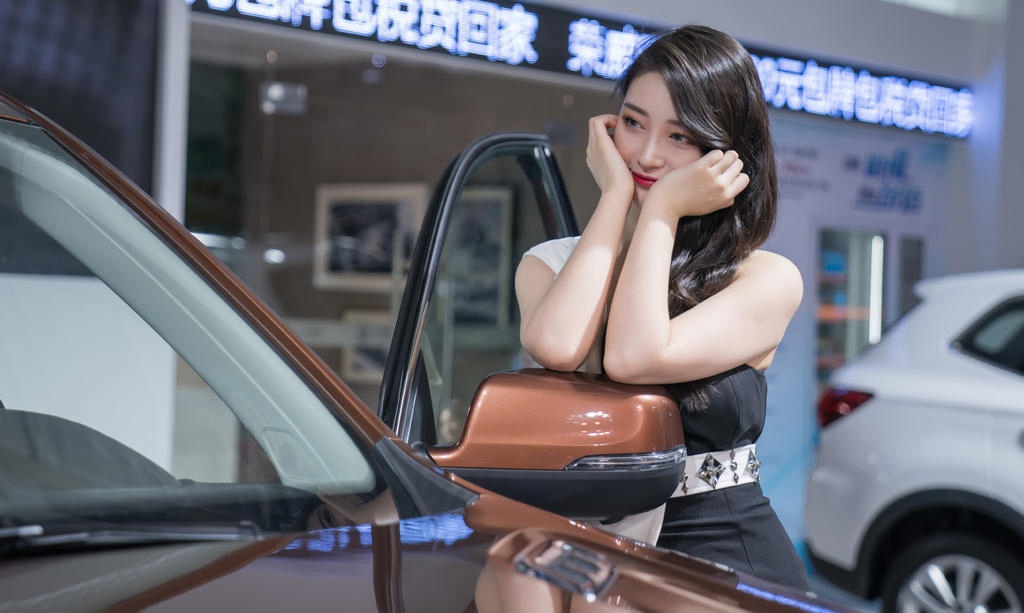美女车模包臀短裙高跟美腿写真