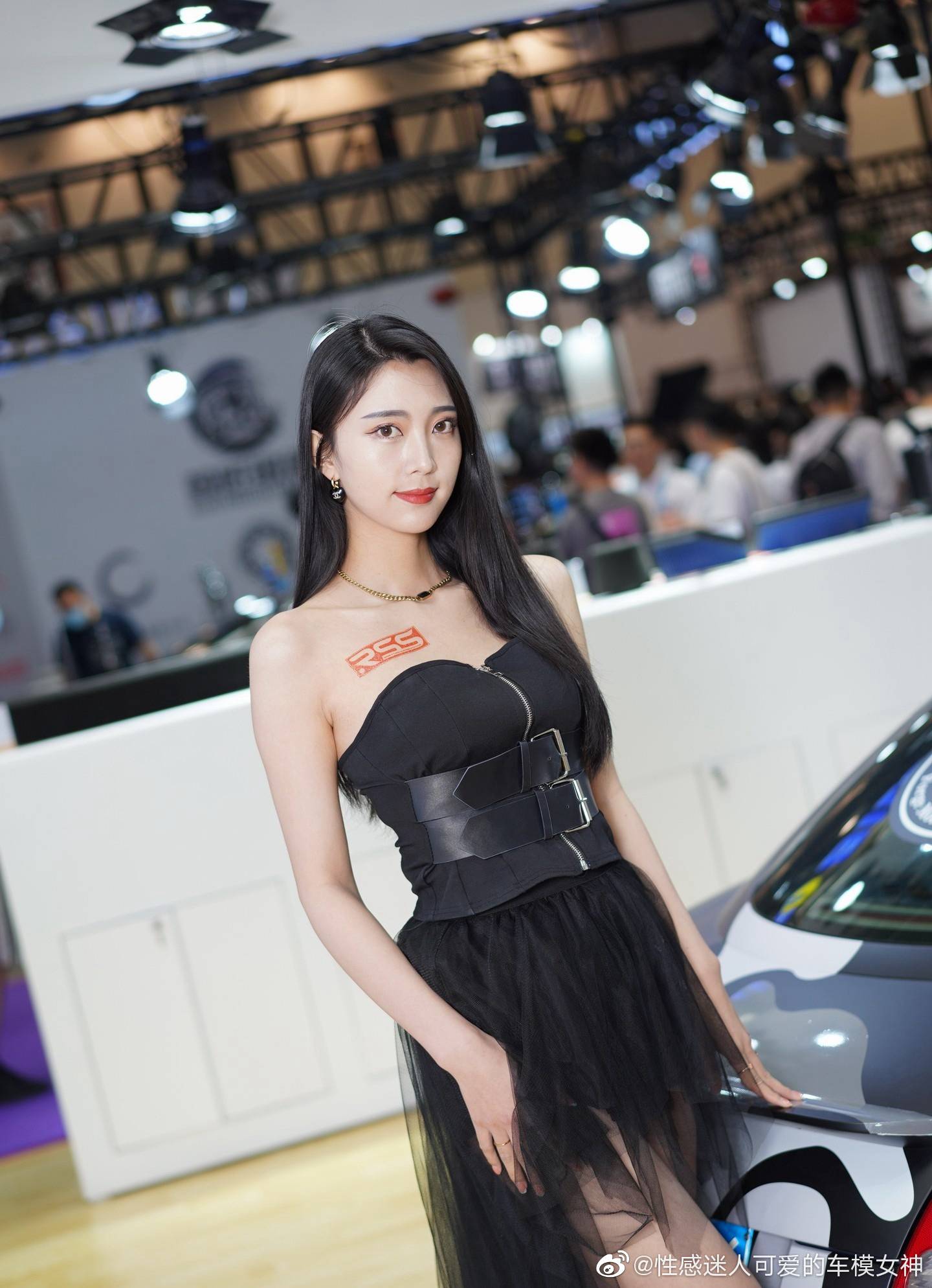 美女车模超短裙高跟鞋魅力写真