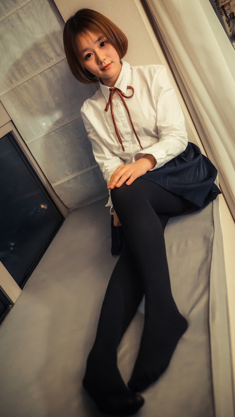 短发美眉学生制服黑丝美腿套图