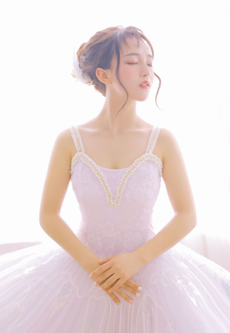 芭蕾舞美少女白丝美腿室内写真