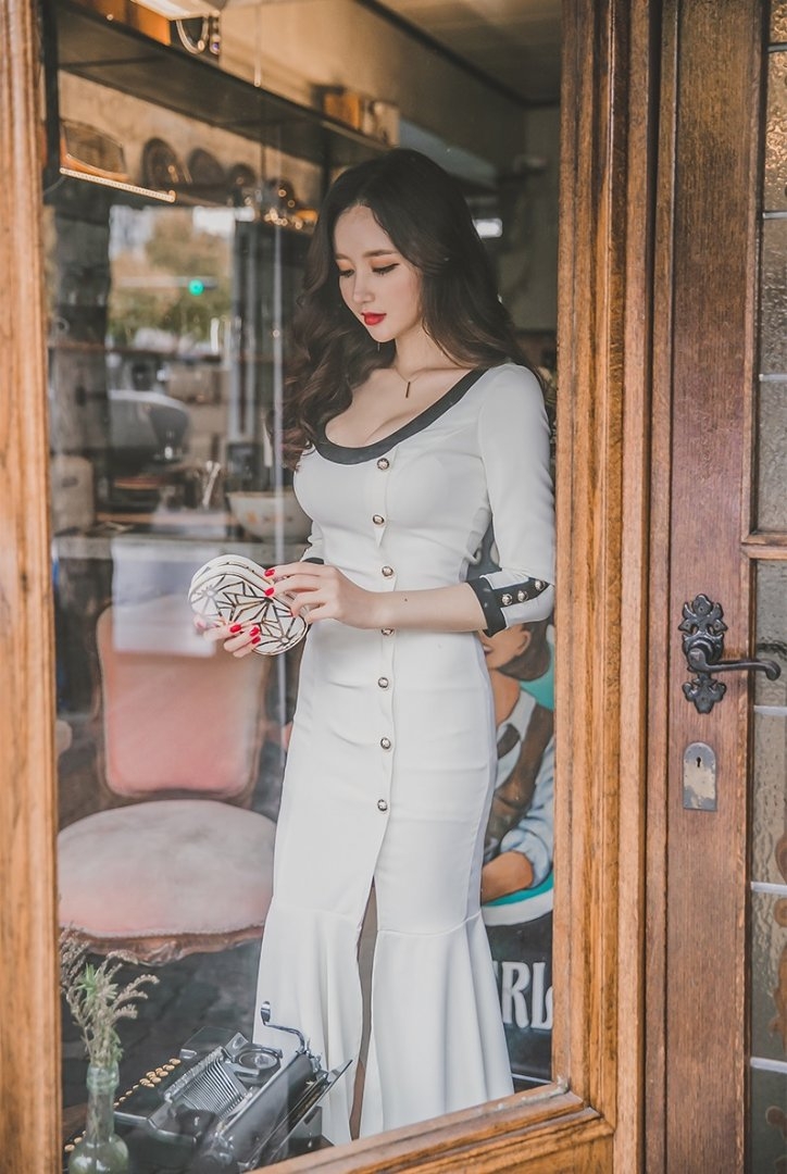 美女嫩模前凸后翘s型曲线套图