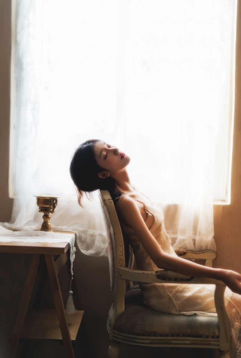 风俗媚娘吊带睡裙性感撩人套图