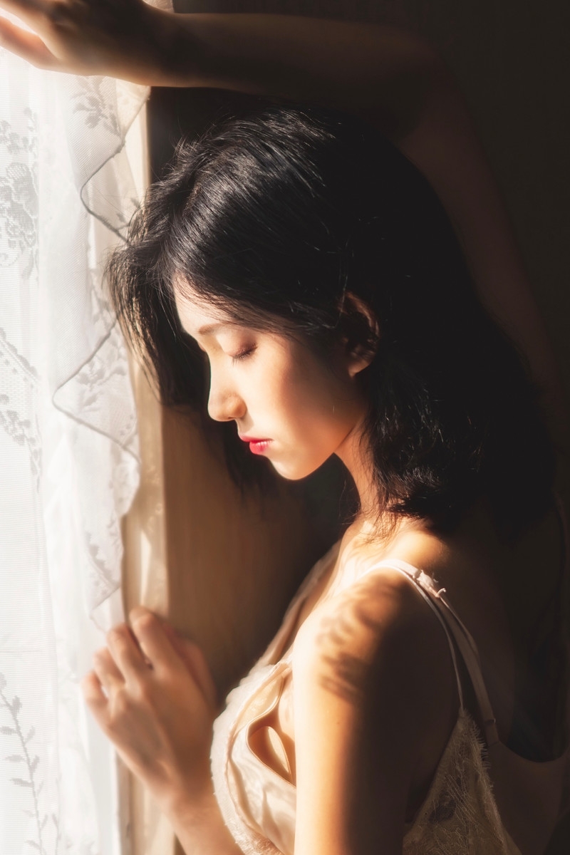 风俗媚娘吊带睡裙性感撩人套图